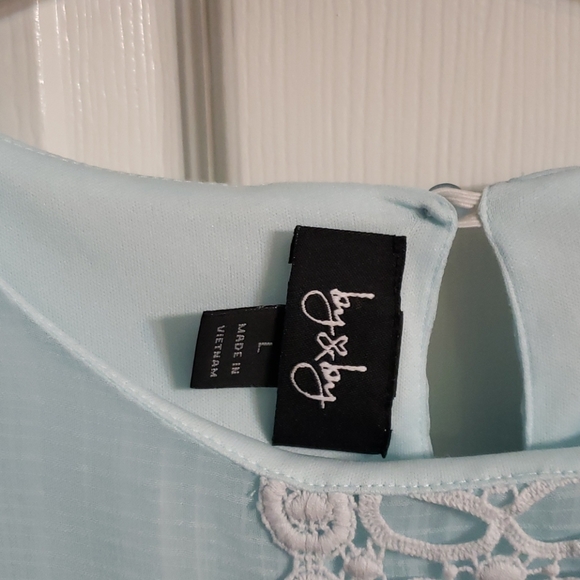 BY & BY BELL SLEEVE TOP - Picture 3 of 7